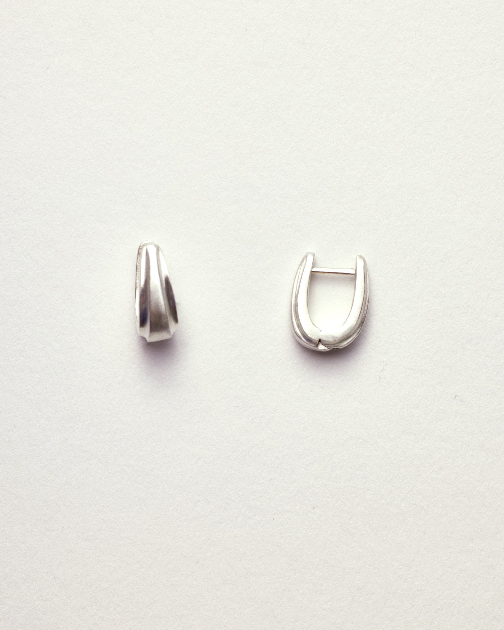 トモ VIVIFY HOOP PIERCE Lsize Pear Diamond Hoop Earrings | 2025 Yellow Gold Collection