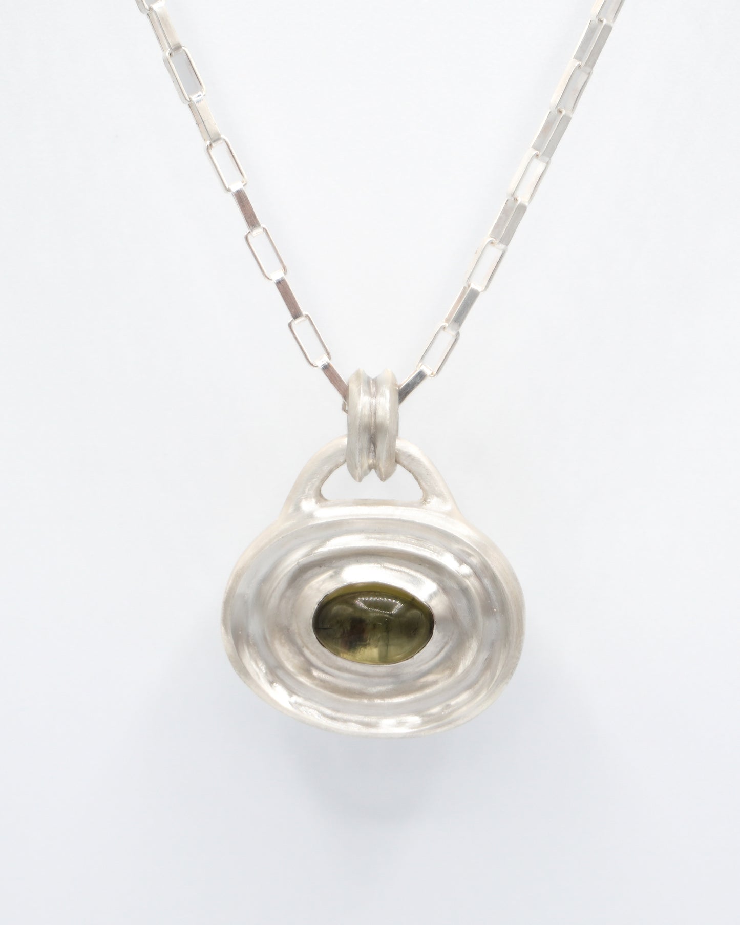 Green Tourmaline Wavelet Pendant ꩜